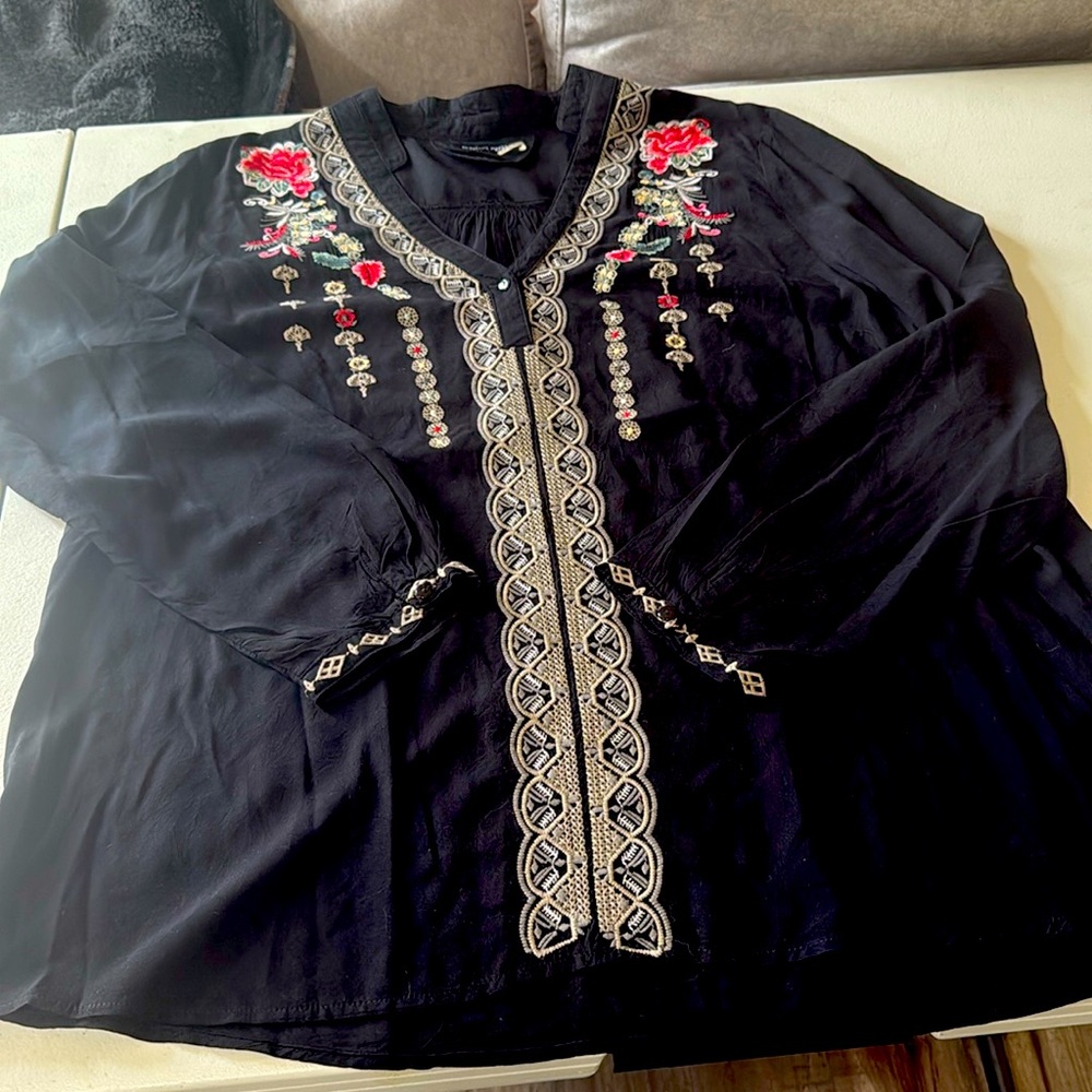 Como No by Biz long sleeved embroidered shirt black